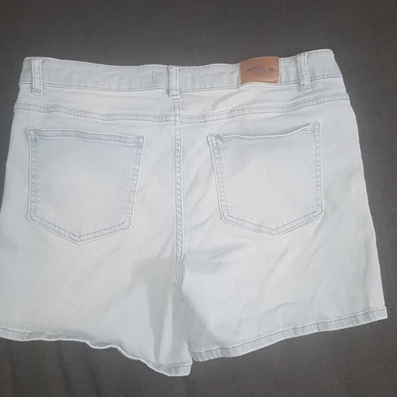 Jean shorts - Picture 3 of 4